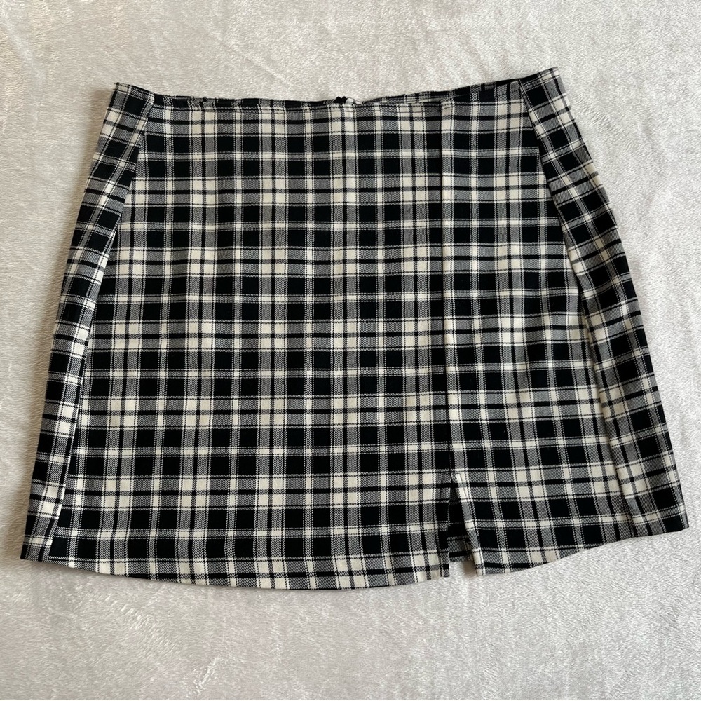 Harlow plaid mini skirt with slit - size m